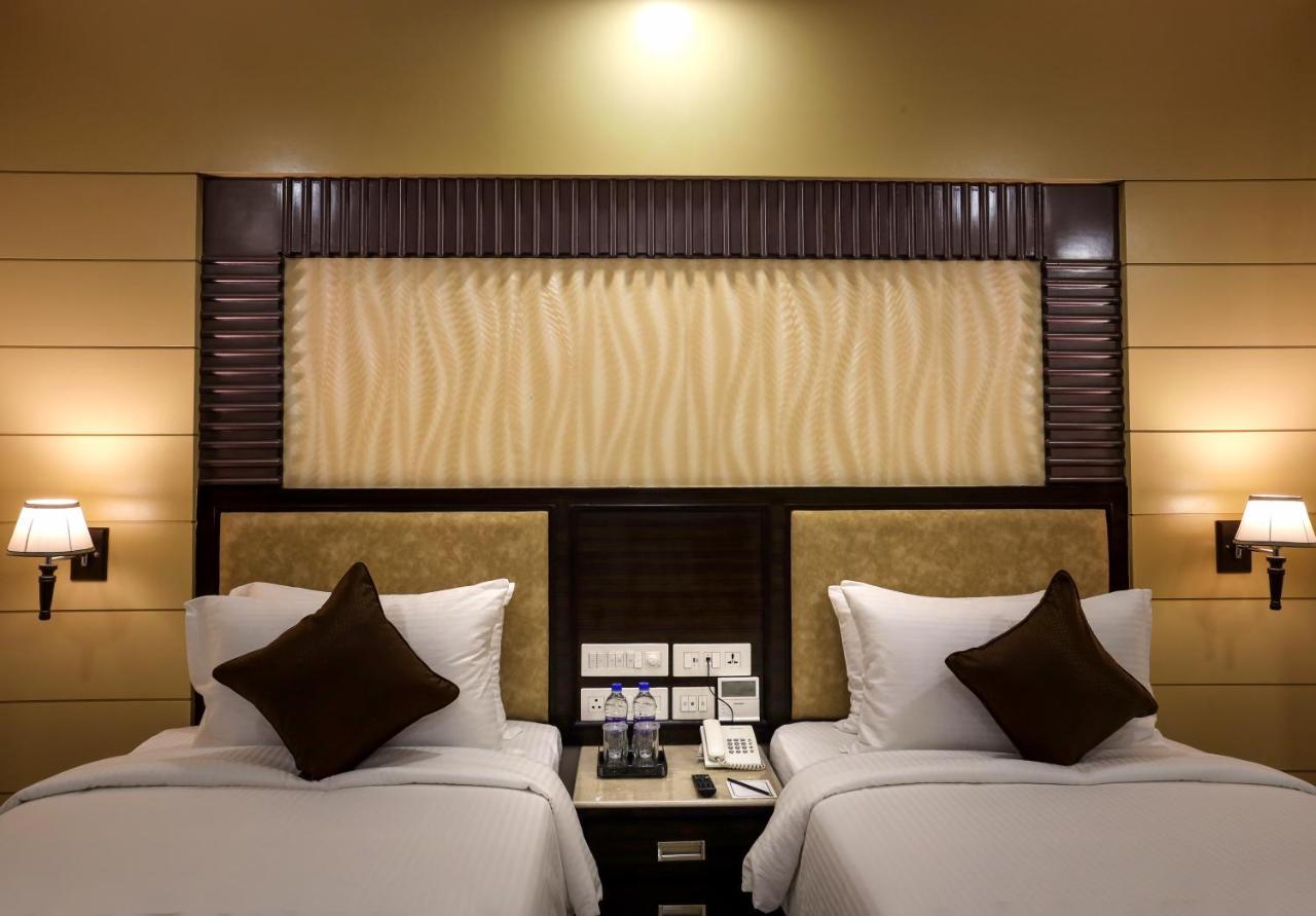 Hotel Aadithya Chennai Zewnętrze zdjęcie